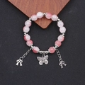 Perlenarmband mit rosa Farbverlauf, Schmetterlingsanhänger und floralen Akzenten - Rosa Farbverlauf Lampwork Armband