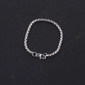 Minimalistisches silbernes Box-Chain-Armband mit Karabinerverschluss auf dunklem Grund - Venezia-Armband (BST-0119)