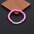 Rosa Heishi-Armband aus Tonperlen mit weißen LOVER-Buchstabenperlen und Goldakzenten - Rosa LOVER-Stil