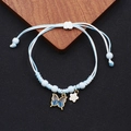 Braccialetto intrecciato regolabile con ciondoli a farfalla e fiori in blu e bianco - Farfalla Blu Sfumata (BM-0111)