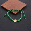 Handgefertigtes gewebtes Sonnenblumen-Armband mit grüner verstellbarer Kordel und Blumenanhänger - Grün