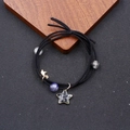 Mehrsträngiges elastisches Haargummi mit Sternanhängern und Weltraumperlen - Irisierender Schwarzer Stil (H-0021) / Irisierendes Schwarzes Stern-Haargummi