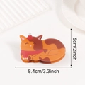 Vue détaillée d'une pince à cheveux chat avec bonnet rouge montrant la taille de 8,4 cm - Chat de Noël (B14-2-13)