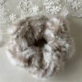 Chouchou en peluche à motif zébré marron et blanc avec une texture douce - Motif Zèbre Blanc Cassé (5974862436714)