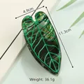 Detail of leaf-shaped hair claw clip with green marble texture and 11.3cm size dimensions - Dark Green