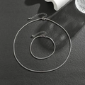 Vista dettagliata del set collana e bracciale a catena a serpente argento con chiusure - Set Collana e Bracciale Argento (04233)