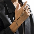 Punk zilveren slangenarmband met zwarte kristallen kralen en geïntegreerde vingerringketting - Slang Handsieraad (Wit K 02227)
