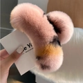Pince à cheveux en fausse fourrure rose avec taches tricolores de chat pour coiffure femme - Surdimensionné (15cm) / Léopard Rose