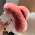 Grande pince à cheveux en peluche de lapin rose poudré pour coiffure d'hiver - Surdimensionné (15cm) / Rose Poudré