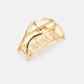 Detalle de pinza grande para el pelo en metal dorado con mecanismo de resorte robusto - Estilo 4