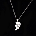Collana a cuore argentata con incisione weirdo #2 su sfondo di velluto nero - weirdo #2 / Collana