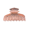 Dettaglio del fermaglio per capelli in metallo oro rosa a forma di conchiglia lucida - Oro rosa
