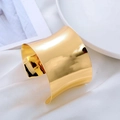 Brazalete rígido abierto y ancho en acabado dorado brillante para un estilo atrevido - Dorado