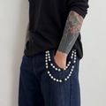 Vue détaillée d'une chaîne de taille hip-hop à double couche avec boules de cristal - Noir (01849)