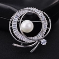 Elegante spilla a cigno argento con perla bianca e micro-pave in zircone cubico - Bianco