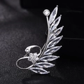 Eleganter Schwan-Anstecknadel mit Silberbasis und funkelndem AAA-Zirkonia-Kristallbesatz - Weißgold Schwan
