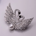 Elegant silver swan brooch with crystals and a large white pearl for bridal wear - Double Swan Style (2只天鹅)