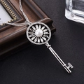 Elegante silberne Schlüsselkette mit Kristallfransen und Herz-Perlenanhänger für Damen - Schlüssel Stil / Silber