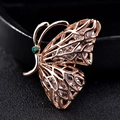 Elegante spilla a farfalla in oro rosa con perle d'acqua dolce e zirconi brillanti - Farfalla Traforata / Oro rosa