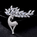Elegante broche de ciervo plateado con cristales de circonita y piedras marquise - Ciervo de Astas Largas Plateado / Plateado