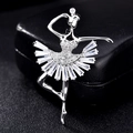 Spilla ballerina d'argento con brillanti zirconi su una lussuosa scatola per gioielli - Argento
