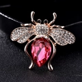 Exquisite Honigbienen-Brosche aus Gold mit großem rotem Kristall und Zirkon-Flügeln - Roter Kristallbiene