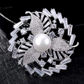 Luxurious silver crystal leaf brooch with a large white pearl and zircon accents - T-shaped Zirconia Round 3 Leaves Style (tg099)