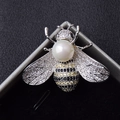 Edle Bienen-Brosche aus Silber mit weißen Zirkonia-Flügeln und einer zentralen Perle - Silber Mit Weißer Künstlicher Perle