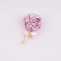 Elegante spilla a fiore in tessuto viola con perla bianca e stelo dorato per donna - Stile A / Rosa Con Ramo Dorato