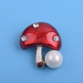 Broche champignon mignonne en émail rouge scintillant avec strass et une perle blanche - Forme de Champignon / Grand / Rouge