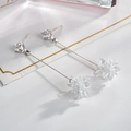 Elegante silberne Ohrhänger mit Kristall-Eisblumen und Zirkon-Steckern für Damen - Weiße Eiskristall Ohrringe