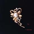Detalle del broche de flor con dimensiones 7,5x4,0 cm y peso de 17 gramos - Ramas de sauce