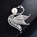 Spilla a forma di cigno in argento con perla bianca e cristalli di zircone brillanti - Argento