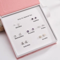 Wöchentliches Ohrstecker-Set mit sieben Stilen in einer rosa Geschenkbox - Lila Zirkonia Set (Option A) - Ohne Geschenkbox