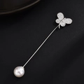 Eleganter silberner Schmetterling-Anstecknadel mit Kristallen und weißer Perle am Stab - Schmetterlings-Design