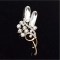Elegant gold-tone brooch with brilliant water-drop crystals and floral design - White