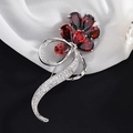 Elegante spilla floreale con gemme rosse a pera e zirconi su montatura in argento - Oro Bianco