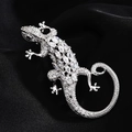 Exquise broche lézard en argent sertie de zircon marquise sur fond de soie noire - Argenté