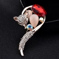 Eleganter Fuchsanstecker mit rotem Edelstein und Roségold-Finish mit funkelnden Kristallen - Feuerfuchs