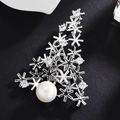 Spilla natalizia a forma di albero in argento con zirconi lucidi e perla bianca - Argento