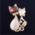 Eleganter goldfarbener Doppelkatzen-Anstecknadel mit Opalen und braunem Edelstein - Violett Kristall Katze