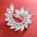 Elegante spilla in zircone argento a quadrifoglio con strass marquise per matrimoni e abiti - Melodia di Aprile