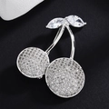 Spilla ciliegia argento con foglie in zircone e frutti con pavé di cristalli - Argento