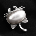 Elegante spilla magnetica a forma di gatto con perla, finitura argento e zirconi - Argento