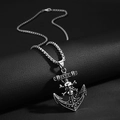 Detalle del collar con colgante de ancla y calavera vintage en rollo de cuero - Ancla (4743259330148)