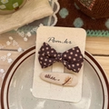 Set di due fermagli per capelli con fiocco a pois marroni e ricamo di foglie beige - Fiocco a Pois + Goccia Ricamata