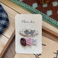 Dettaglio di fermagli per capelli in tessuto marrone vintage con fiori e paillettes - Clip Capelli Fiore Paillettes Ovale