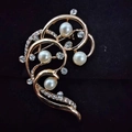 Elegant vintage gold floral brooch with four white pearls and sparkling rhinestones - Wave Pearl