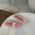 Ricamo dettagliato di coniglio e gelato su mollette per capelli in tessuto rosa - Clip Ricamata Coniglio Rosa