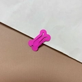 Mini Haarclip in Knochenform aus mattem rosafarbenem Metall für Hunde und Kinder - Leuchtendes Rosa